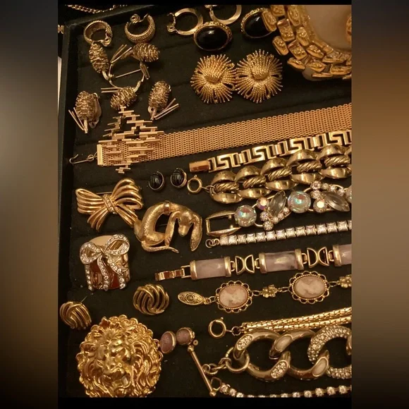 2 lb Discovery Lot Unsearched Vintage Jewelry Mix Wearable Craft Art Fun Find - Picture 3 of 7